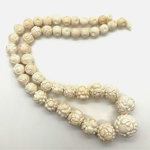Estate Jewelry - Vintage Carved Celluloid Bead Necklace With Floral & Swirl Designs In Cream Ivor